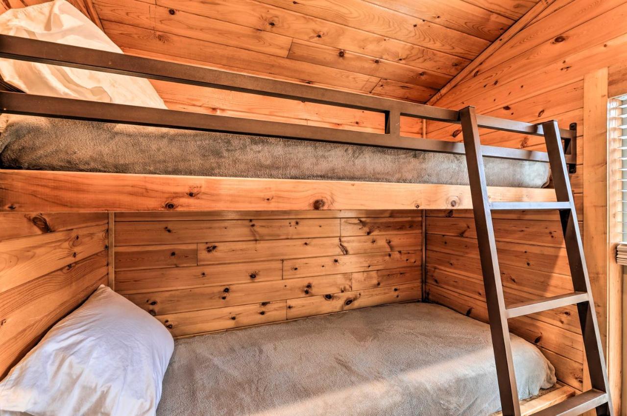 Beautiful New Bern Studio Cabin With Fire Pit! Экстерьер фото