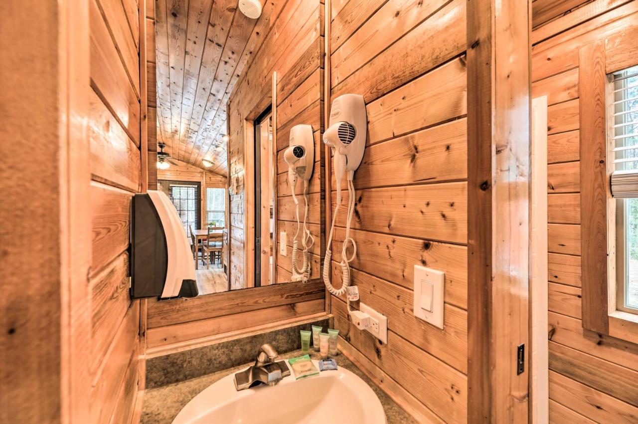 Beautiful New Bern Studio Cabin With Fire Pit! Экстерьер фото